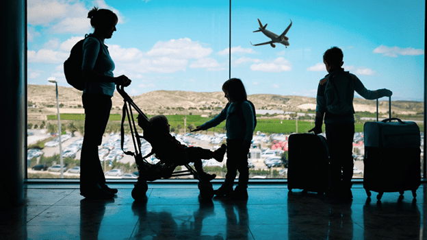 child sick abroad, traveling with children, family travel health, travel health tips for parents, child medical care abroad, pediatric care abroad, travel insurance, travel medical advice, family vacation safety, dehydration in children, medical help abroad, Air Doctor, travel health checklist, English, Japanese, translation